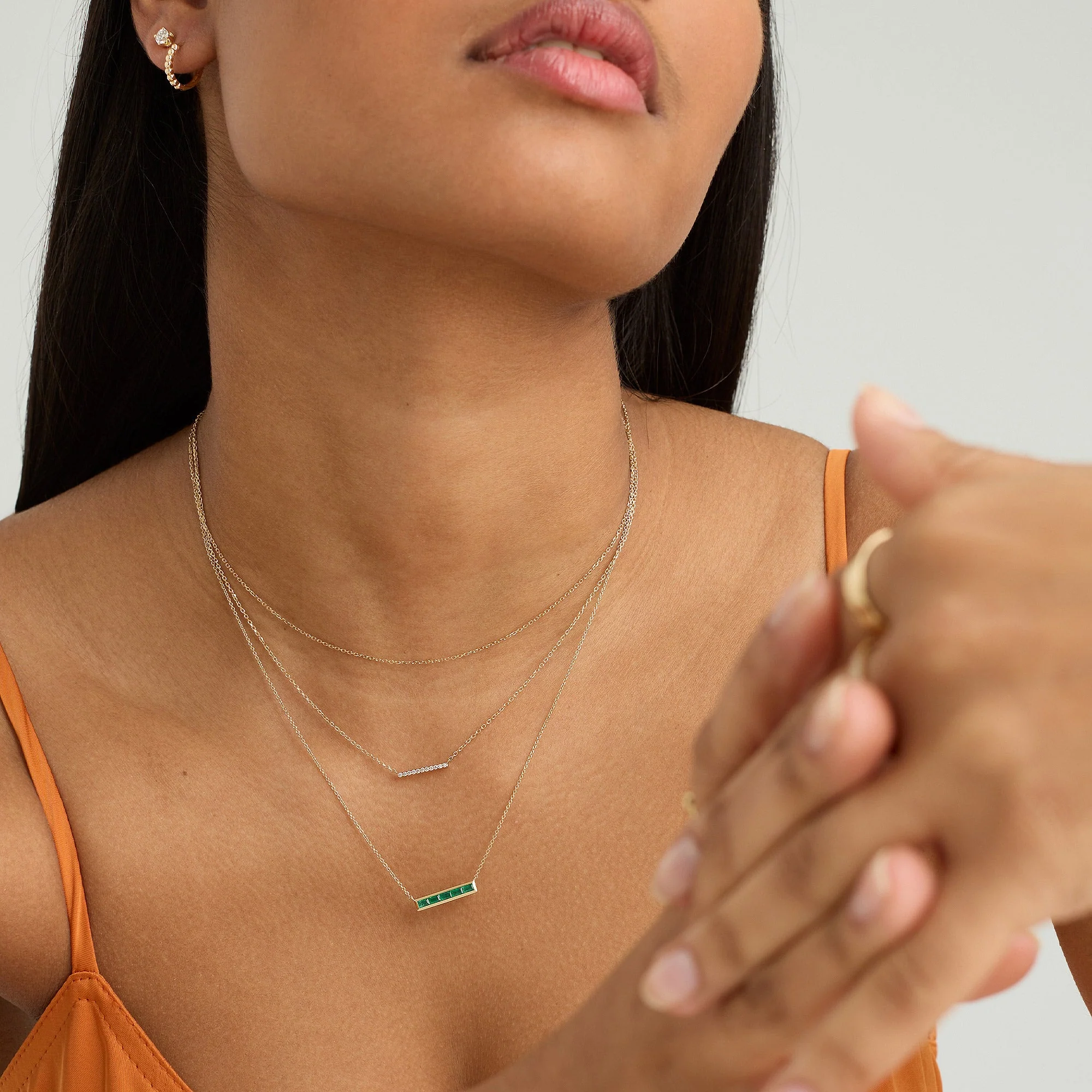 Baguette Emerald Bar Necklace - Image 3