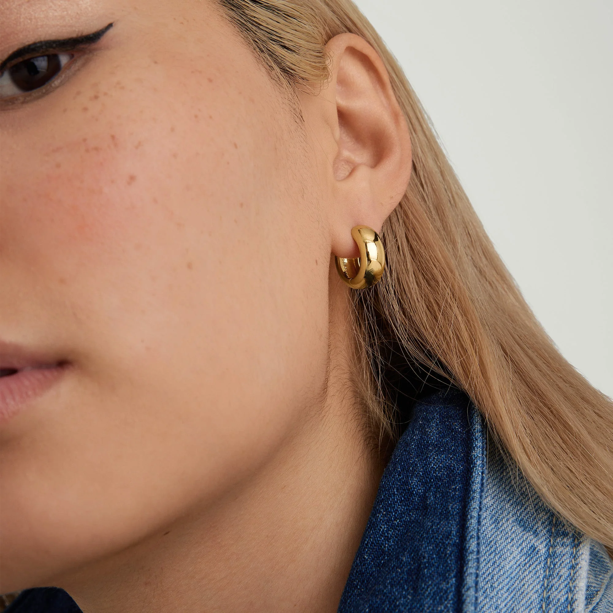 Chunky Medium Hoops - Image 4